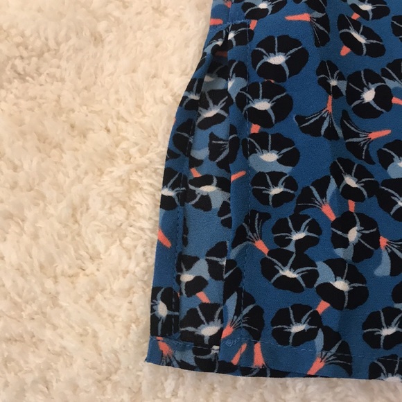 NWT Ann Taylor cold should ruffle blouse. Size M. - Picture 6 of 10